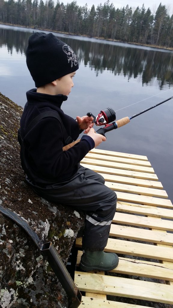 Max fiskar och fiskar ... så han måste ha en: