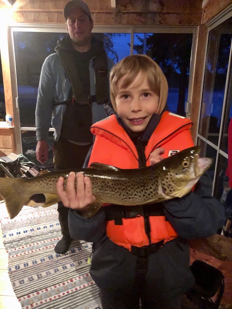 Max med sin gigantöring 1,02kg